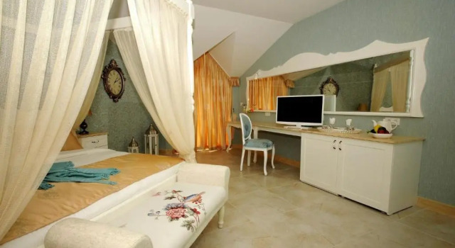Люкс Sea Breeze Hotel and Apartments