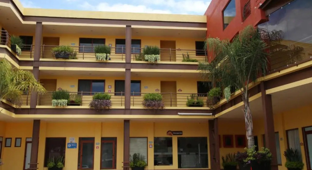 Hotel Plaza Bernal