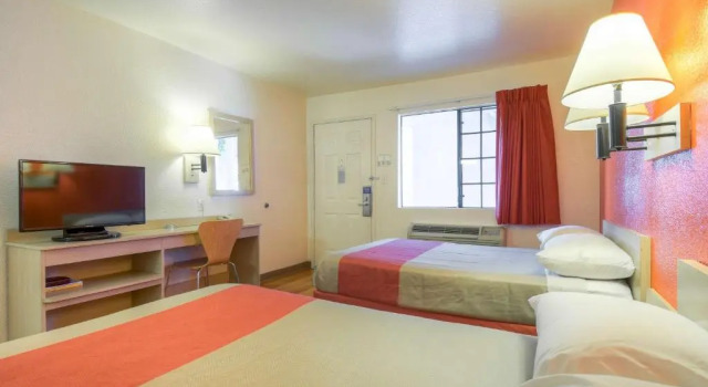 Четырёхместный номер Accessible Motel 6-El Cajon, CA - San Diego