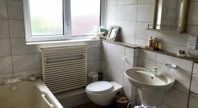 Holly House B&B, Book Bed and Breakfast Hoteller i Sittingbourne med parkering, Parkering