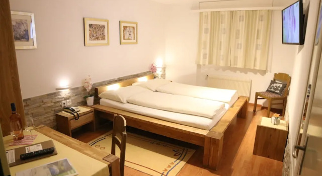 Двухместный номер Standard c 1 комнатой Hotel Paradis-Leukerbad-Therme