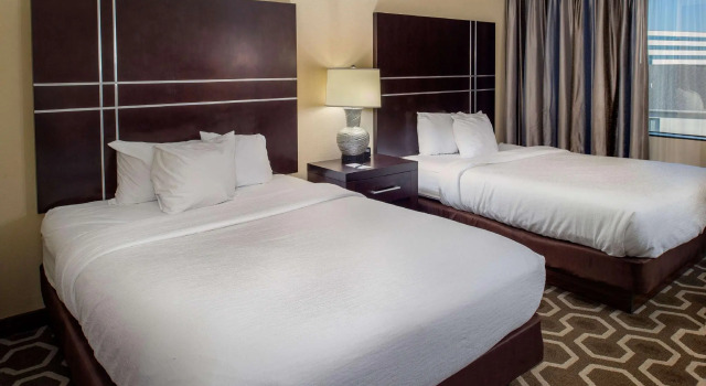 Четырёхместный номер Standard Embassy Suites by Hilton St Louis Airport