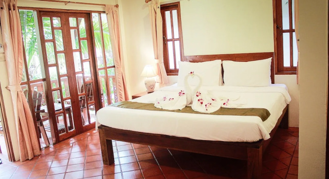 Двухместный номер Deluxe с балконом Bangtao Village Resort - SHA