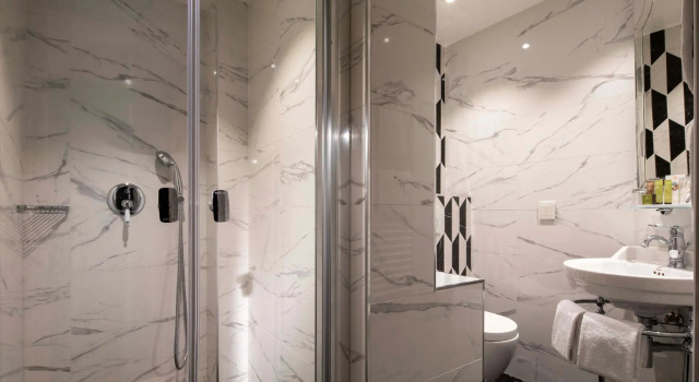 Трёхместный номер Privilege Hotel & Spa Saint-Jacques