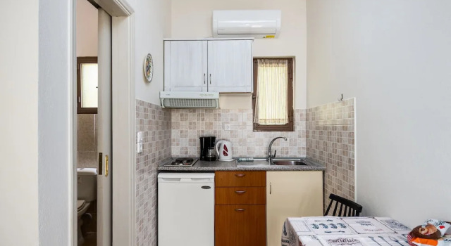 Студия с балконом и с красивым видом из окна Ipsos Pool Apartments, Elena & Maria by Konnect