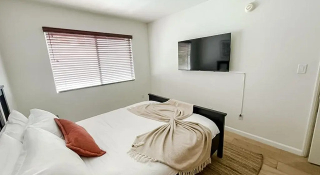 Supreme 2BD/3BA Condo - Los Angeles