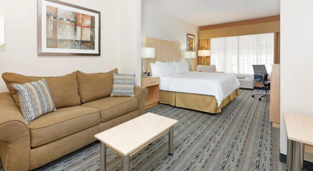 Люкс Holiday Inn Express & Suites San Antonio - Brooks City Base by IHG