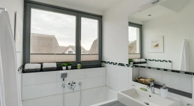Ostsee Reetdachhaus Nr 13 Reethaus am Yachthafen im Strand Resort, Забронировать Курортный отель Курортные отели Хайлигенхафен, Курортный отель