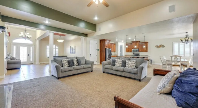 Utah Retreat w/ Heated Pool, Grill & Fire Pit!, Varaa Lomakoti Hurricane 