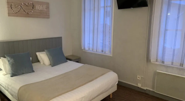 Трёхместный семейный номер Standard LOGIS HOTELS - Hôtel et Restaurant LOcéana