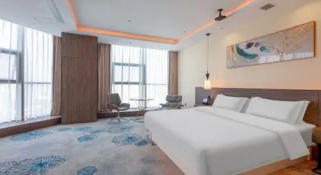Люкс Business Monvenci Light Luxury Smart Hotel (Shijiazhuang Railway Station Branch)