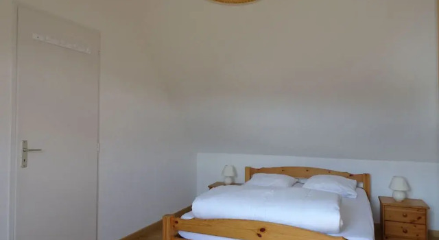 Holiday Home in Rhuys Near Plage de Rouvran, Rezerwuj Hotel Le Tour-du-Parc Bretania