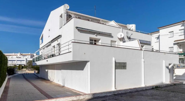 SANT CARLES 253 apartamento zona residencial con terraza, Забронировать Апартаменты/квартира Отели Льянсса с парковкой, рядом с Музей акварели Фонда Жозепа Мартинеса Лосано, Парковка