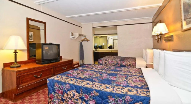 Четырёхместный номер Standard Stay Express Inn Athens