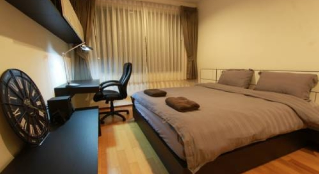 Villa Sathorn, Забронировать Вилла Коттеджи Бангкока, рядом с Станция наземного метро Saphan Taksin, Коттедж