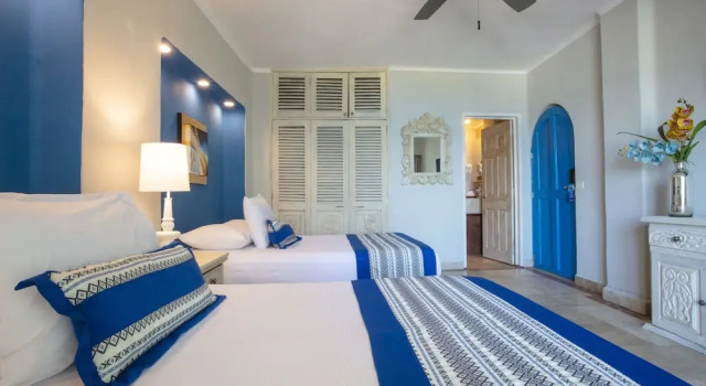 Двухместный номер Standard с балконом Blue Chairs Beachfront Resort Puerto Vallarta