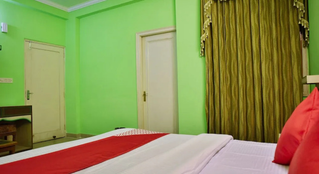 OYO 10752 Hotel Sitara International, Забронировать Отель Отели Джамму и Кашмира с парковкой, Парковка