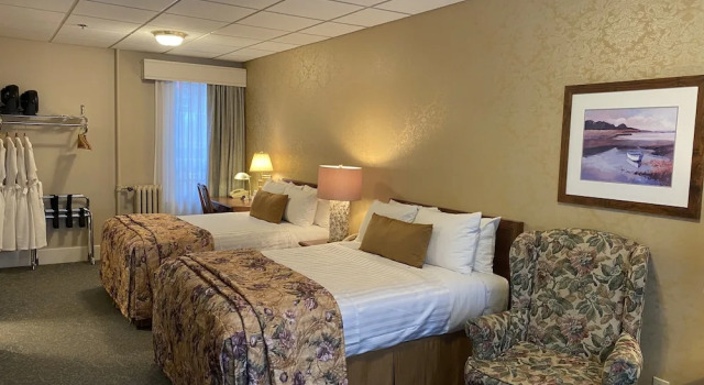 Четырёхместный номер Standard Kingston Hotel