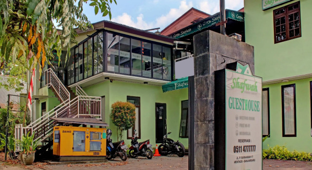 OYO 90357 Shafwah Guesthouse Syariah, Book Hotel Banjarbaru 