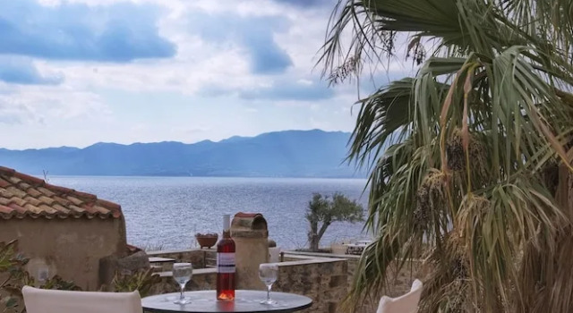 Люкс Superior Menexes Suites Monemvasia