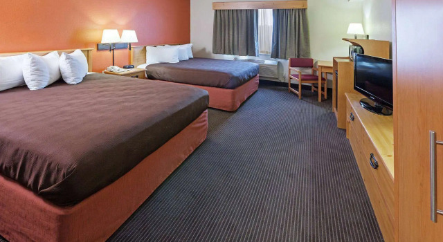 AmericInn by Wyndham Sturgeon Bay