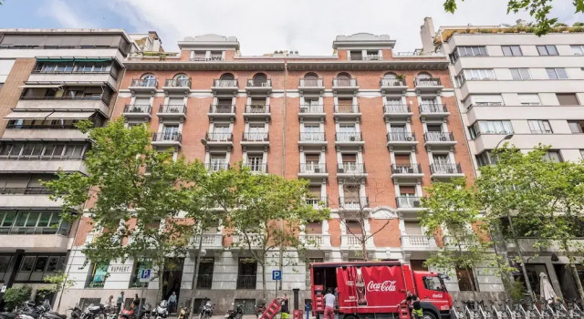 2 Bd Apartment Exclusive Location in Golden Mile Velazquez II