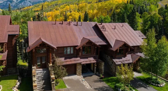 Townhome on the Creek 135 by Avantstay Ski In/ Ski Out Home w/ Hot Tub