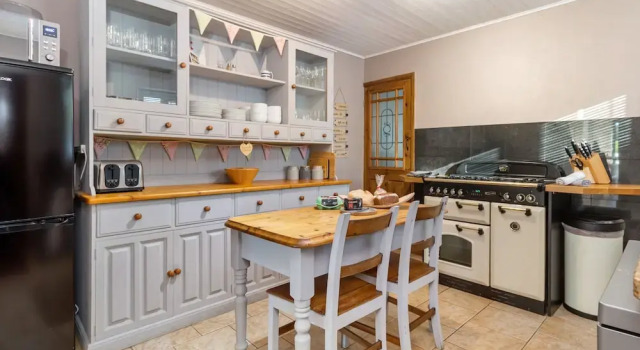 Коттедж с 4 комнатами Cartref - Beautiful Cottage, Hot Tub, Countryside Views