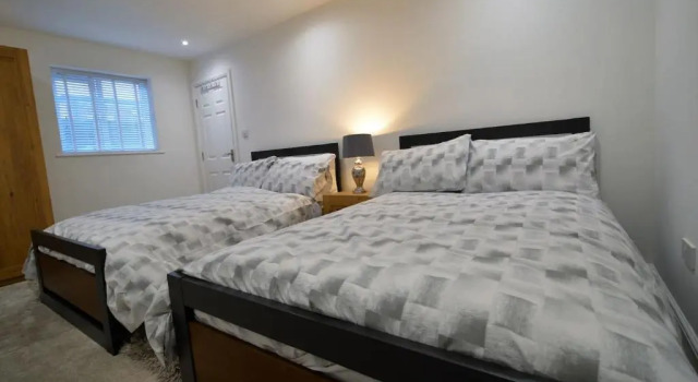 Апартаменты Deluxe Town Center Apartment