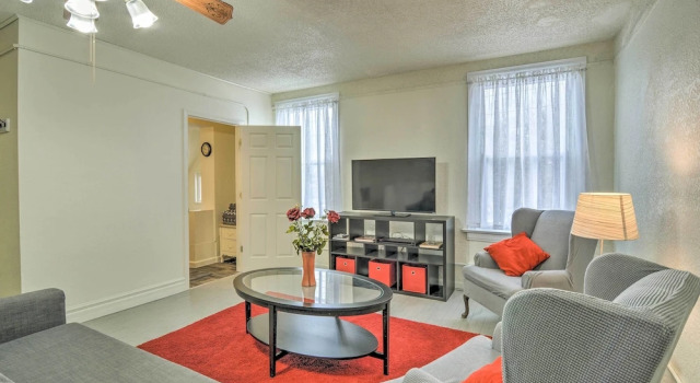Апартаменты Charming Apartment in the Heart of Sault St Marie!