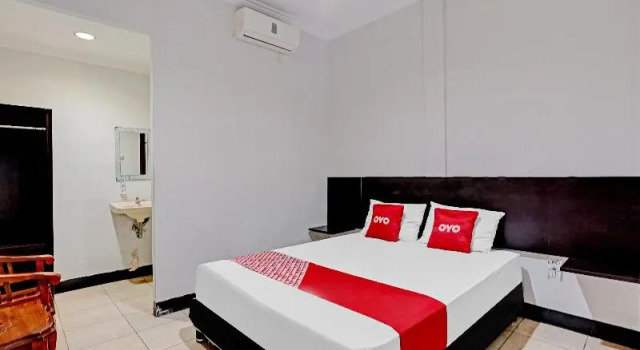 OYO 90370 Habibie Homestay Syariah, Book Hotel Hotels in Sedati with Parking, Parking