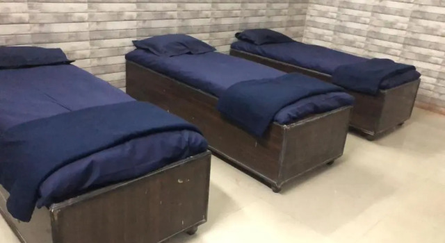 Кровать в общем номере (мужской номер) Charyana Heights Ac Dormitory