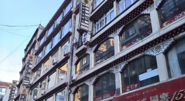 Yijia Homestay, Prenota Hotel Hotel a Danba con parcheggio, Parcheggio