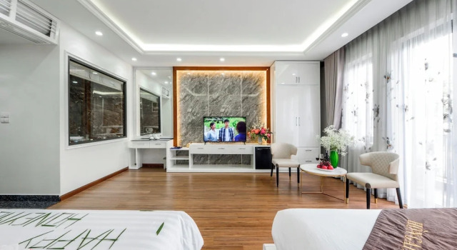 Четырёхместный номер Standard с видом на залив Hon Gai Hotel