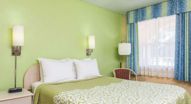 Days Inn by Wyndham Bradenton I-75