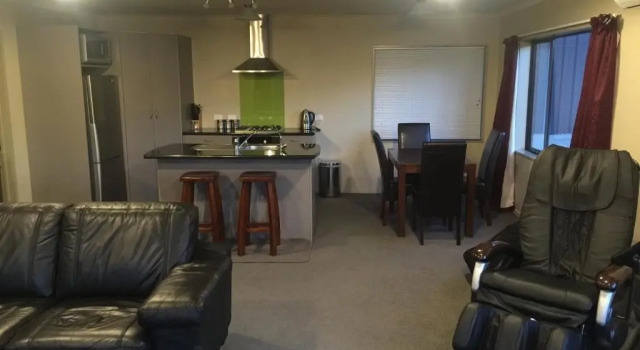 Апартаменты Lawrence Townhouse Accommodation 18A