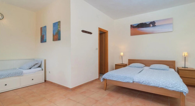 Amazing Home in Praznica With 4 Bedrooms, Wifi and Outdoor Swimming Pool, Prenota Hotel Pučišća 