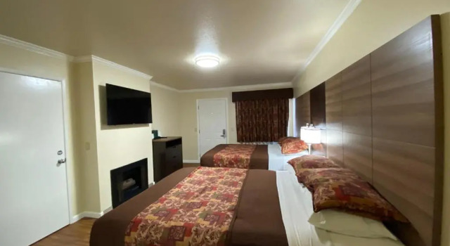 Четырёхместный номер Standard Beachwalker Inn Cayucos