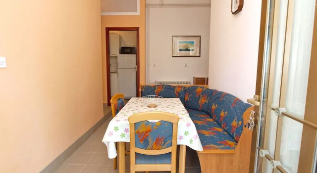 Apartment 894