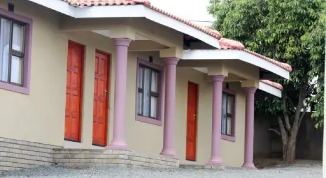 Mbopha Guest House, Забронировать Гостевой дом Улунди Квазулу-Наталь