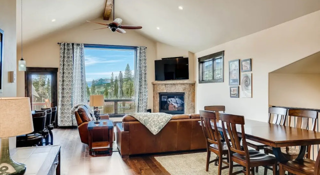Alders 4br Renovated Townhome- Sleeps 11+ Kids Ski Free 4 Bedroom Condo by Redawning