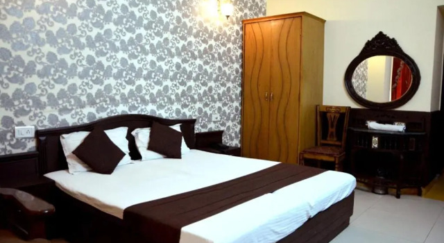 Номер Standard с балконом Hotel City Paradise