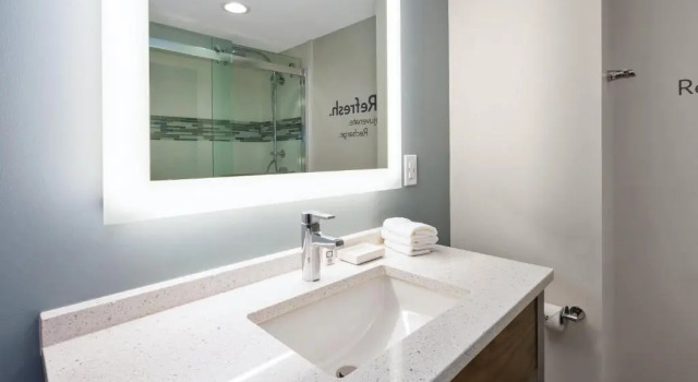Двухместный номер Superior EVEN Hotel Ann Arbor S - University Area by IHG