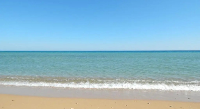 Коттедж с 2 комнатами Beach Front Villas