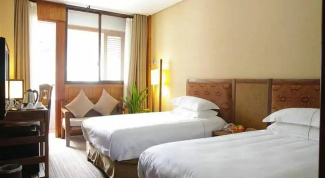 Sunshine 100 You Tan Hotel