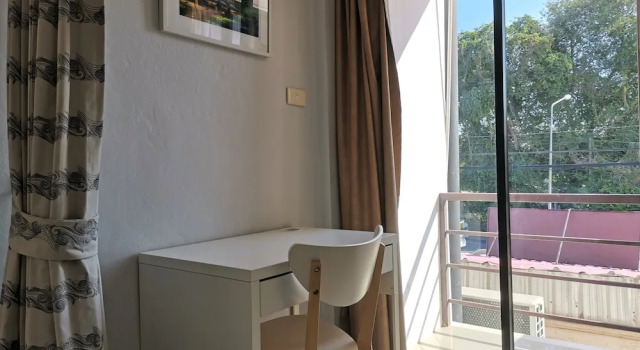 Кровать в общем номере с 4 комнатами Nice Nap Hostel