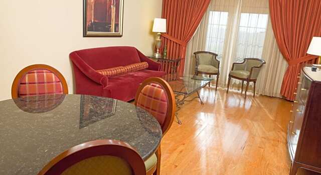 Двухместный люкс Presidential с 2 комнатами Embassy Suites Columbia - Greystone