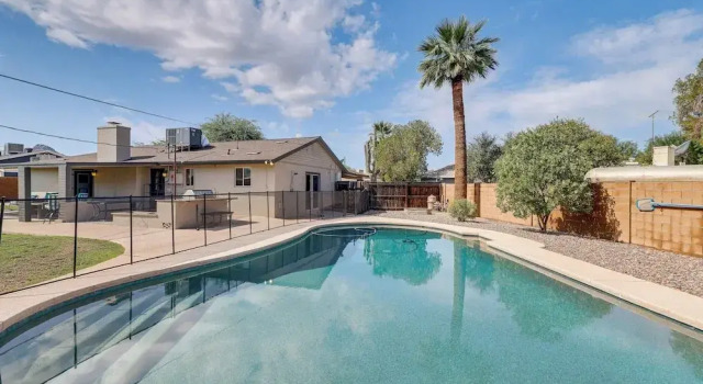 Коттедж Game Room + Pet-friendly Yard! Family Phoenix Gem
