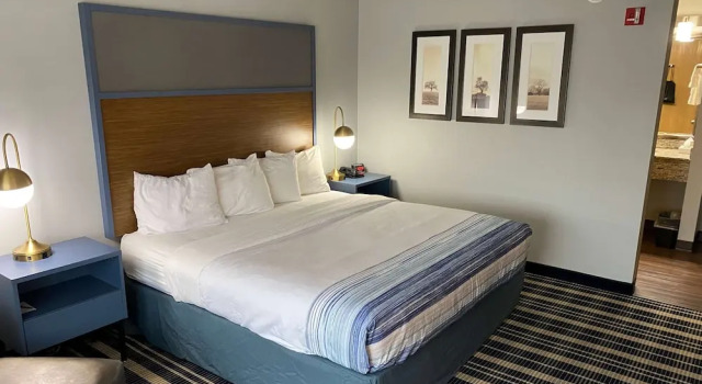 Двухместный номер Standard AmericInn by Wyndham Chanhassen