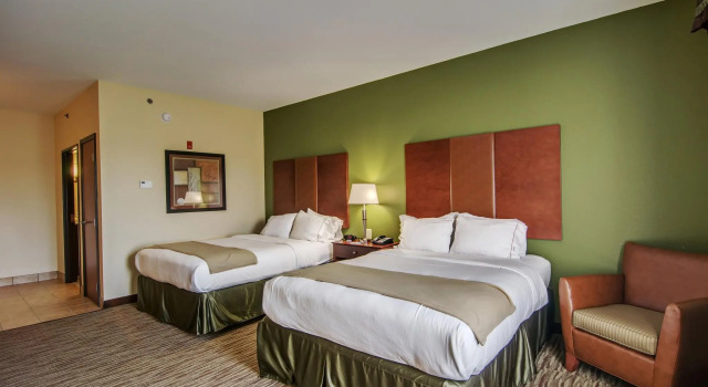 Четырёхместный номер Standard Holiday Inn Express & Suites Wytheville by IHG